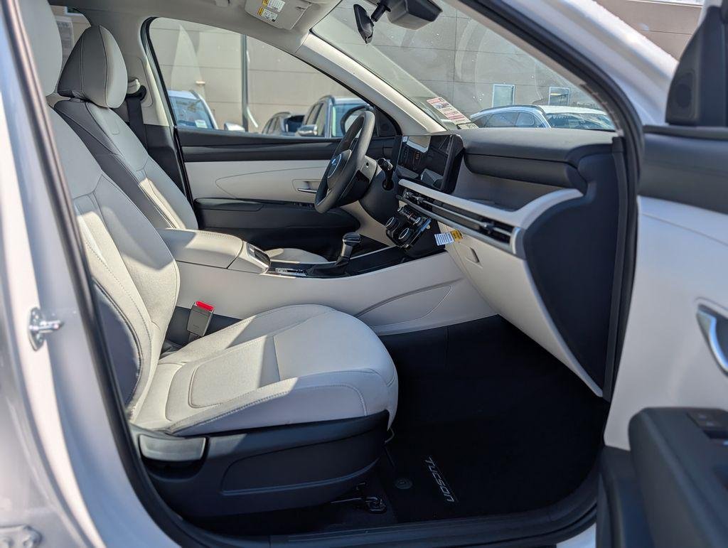New 2026 White Hyundai SEL FWD image 10