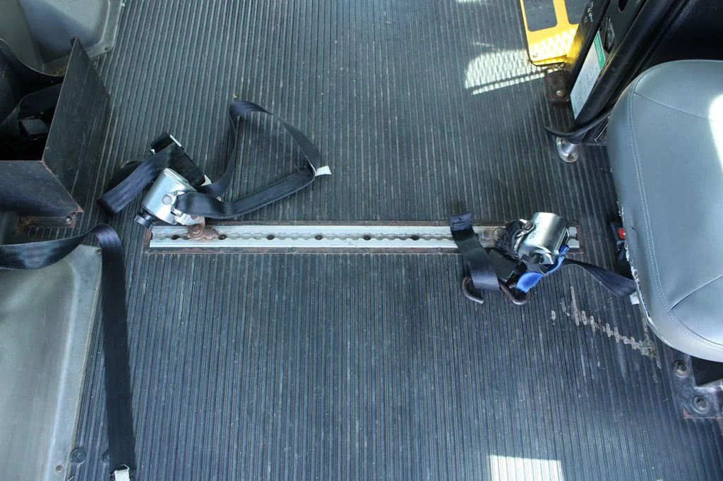Used 2007 White Ford Commercial image 14