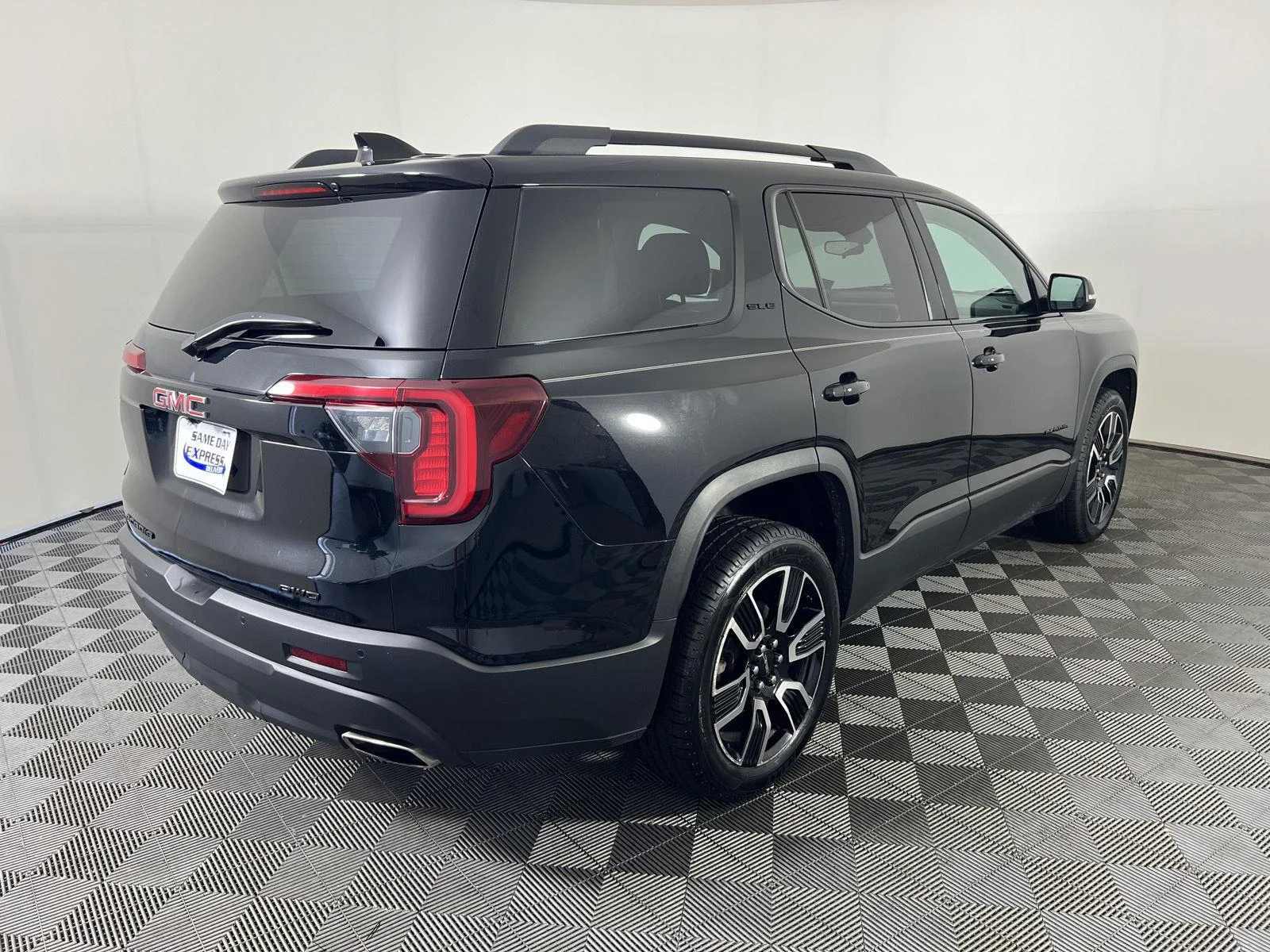 Used 2021 EBONY TWILIGHT METALLIC GMC SLE image 28