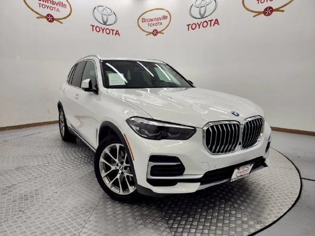 Used 2022 White BMW xDrive40i image 1