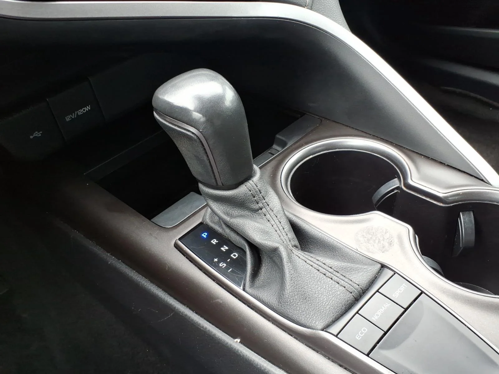 Used 2024 Midnight Black Metallic Toyota SE image 17