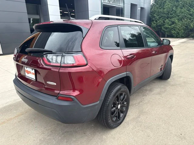 Used 2020 Red Jeep Latitude image 7