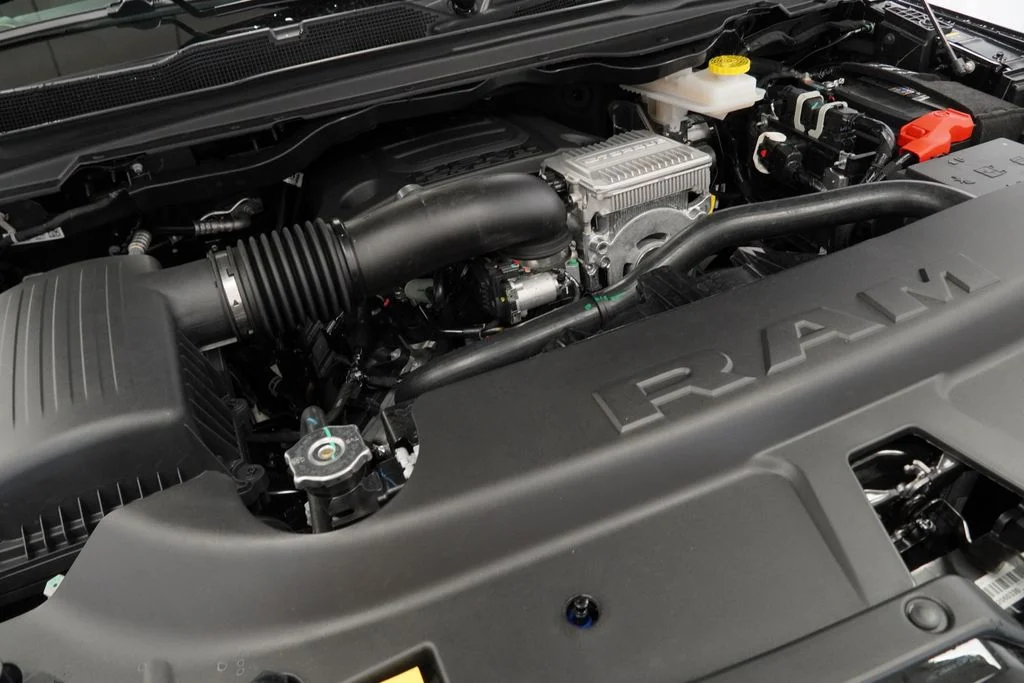 New 2026 Diamond Black Crystal Pearl-Coat Exterior Paint RAM Big Horn/Lone Star image 35