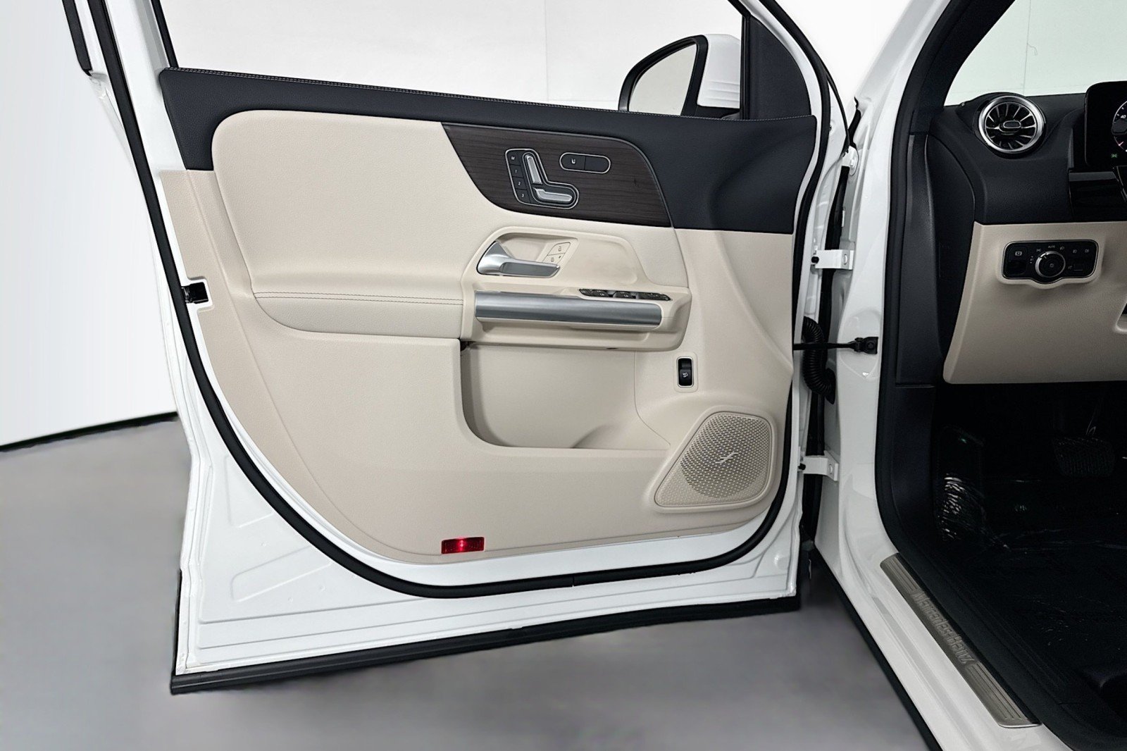 Certified Used 2026 Polar White Mercedes-Benz GLA 250 image 21
