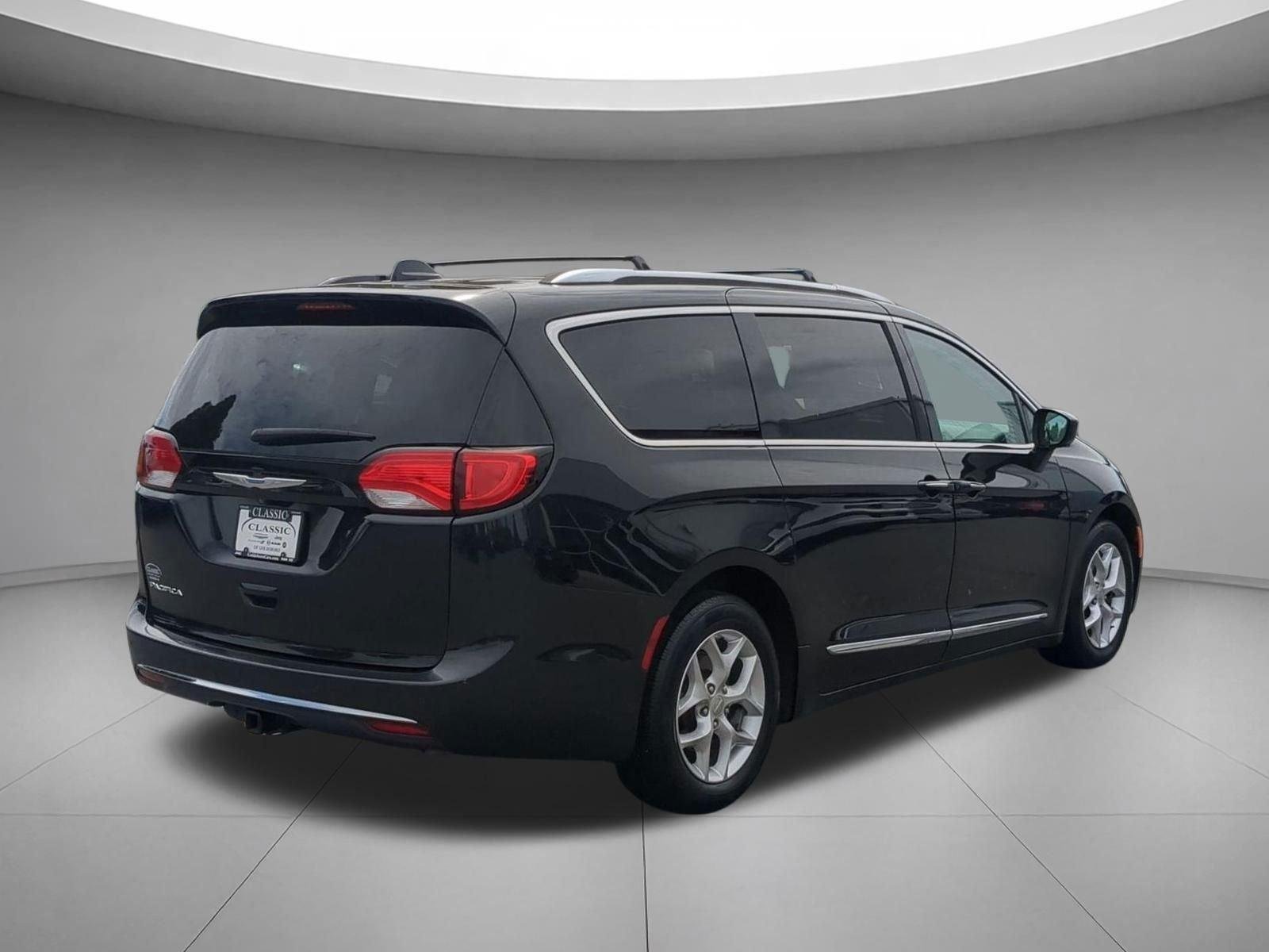 Used 2018 Brilliant Black Crystal Pearlcoat Chrysler Touring L Plus image 5