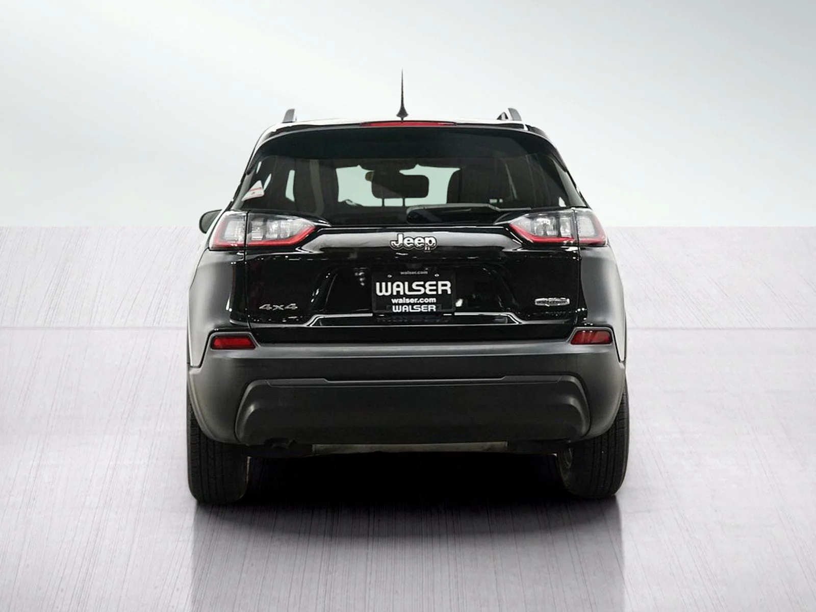 Used 2019  Jeep Latitude image 4