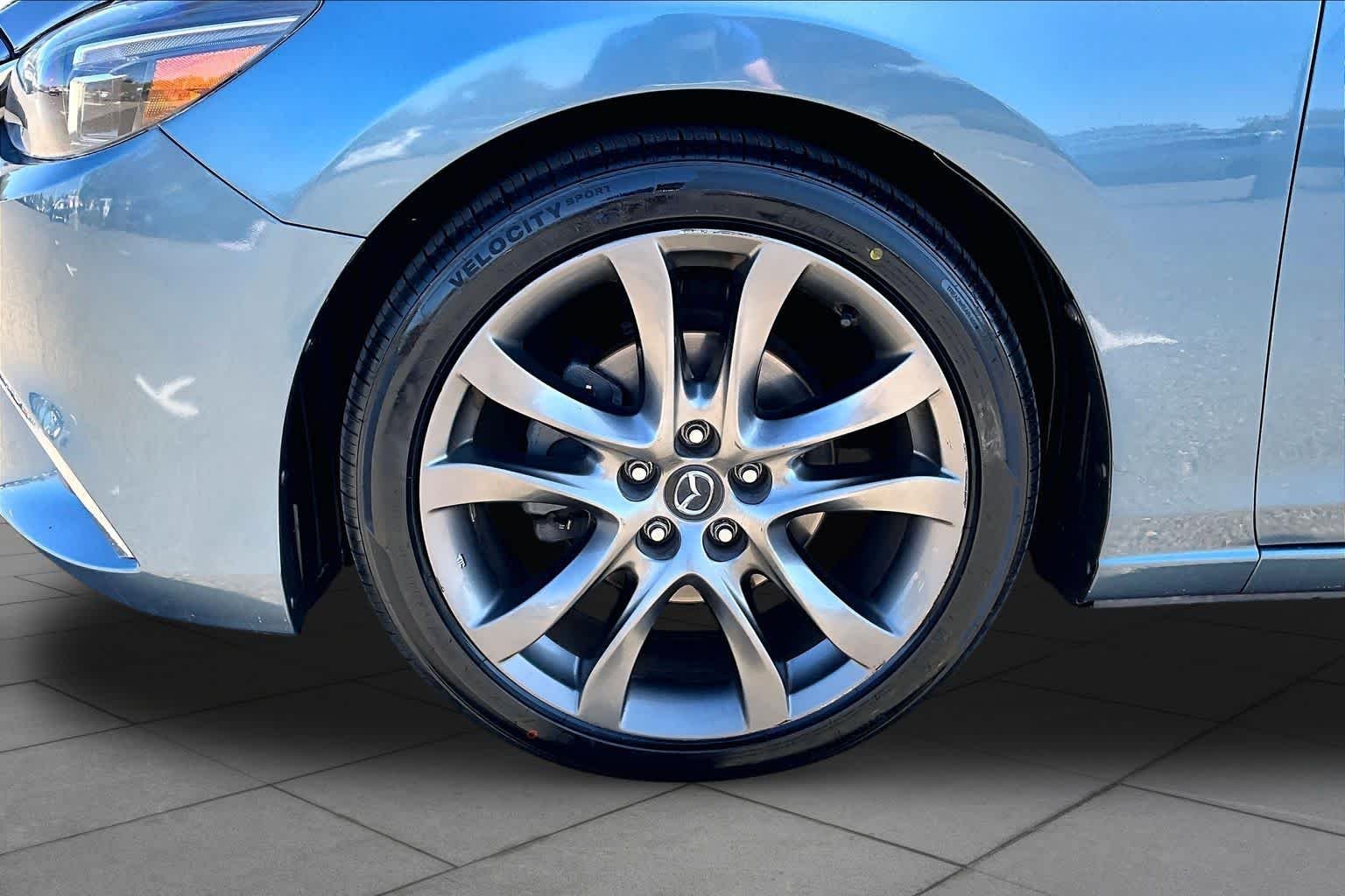 Used 2016 Blue Reflex Mica Mazda i Grand Touring image 10
