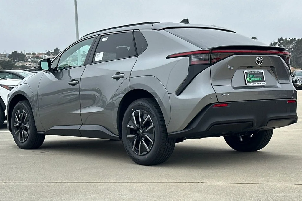 New 2026 Heavy Metal <sup>1</sup> Toyota  XLE image 6
