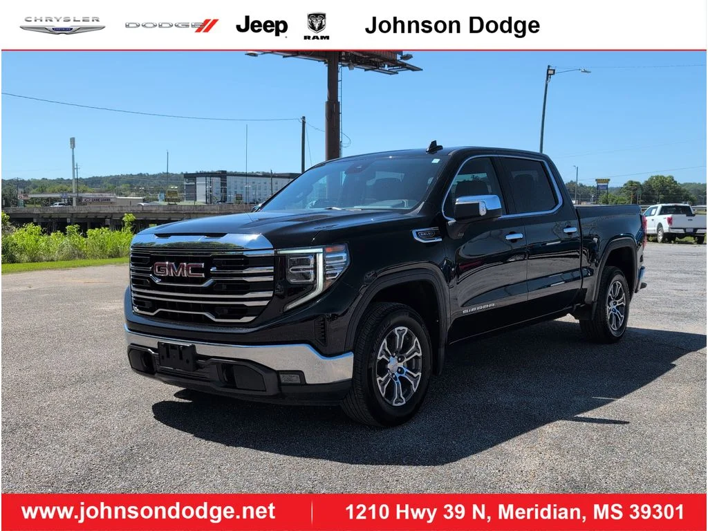 Used 2025 BLACK GMC Crew Cab 147" SLT image 1