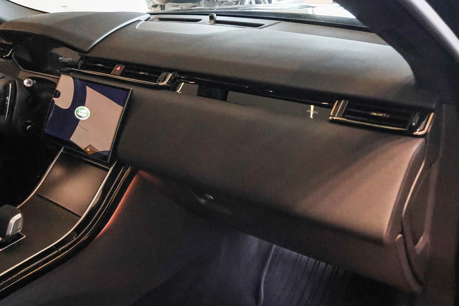 New 2026 Santorini Black Land Rover S image 15