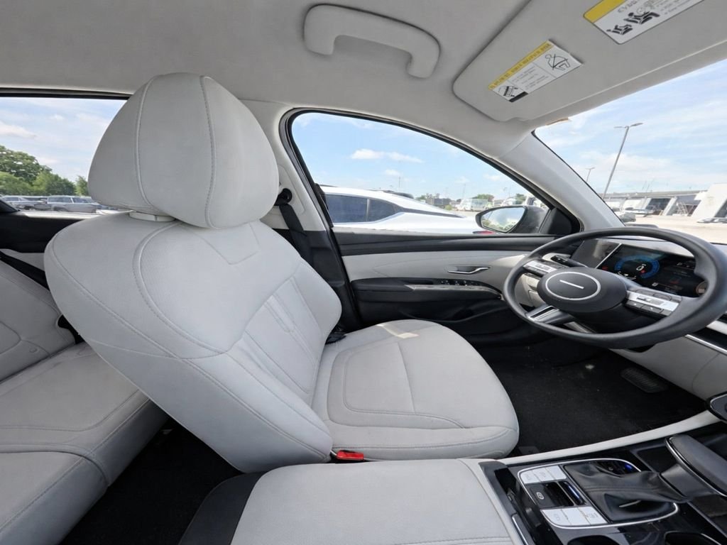 Used 2025 Hampton Gray Hyundai SEL image 17