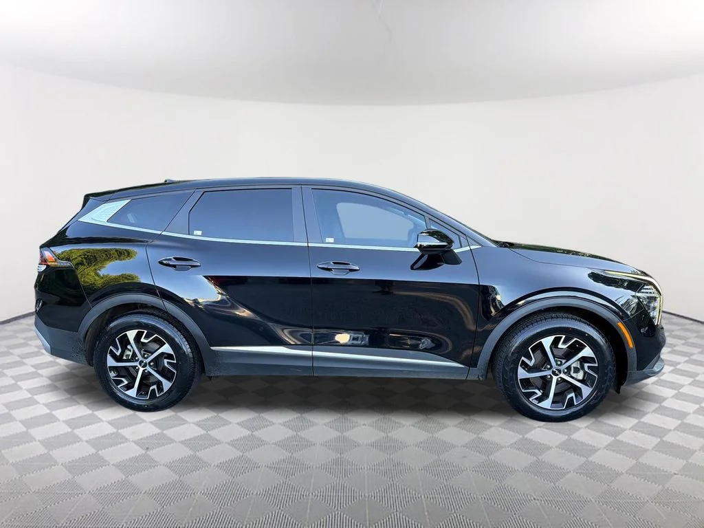 Used 2025 Black Kia EX image 4
