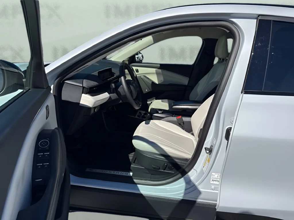 Used 2022 White Ford Premium image 9