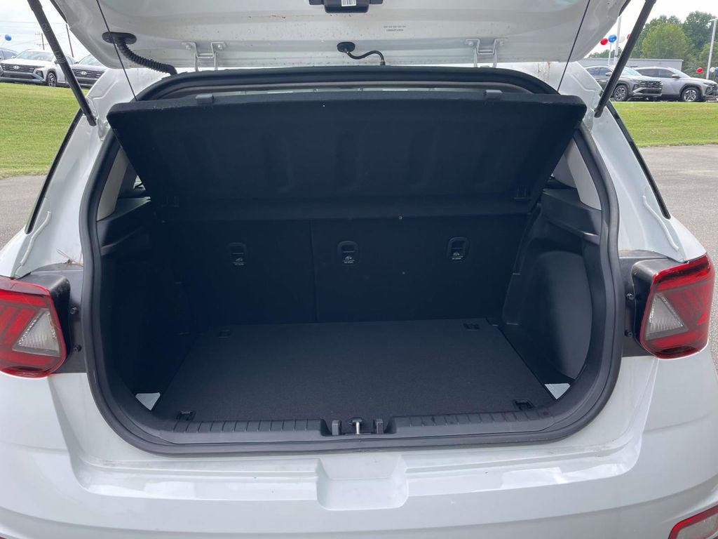 New 2026 White Hyundai SE image 8