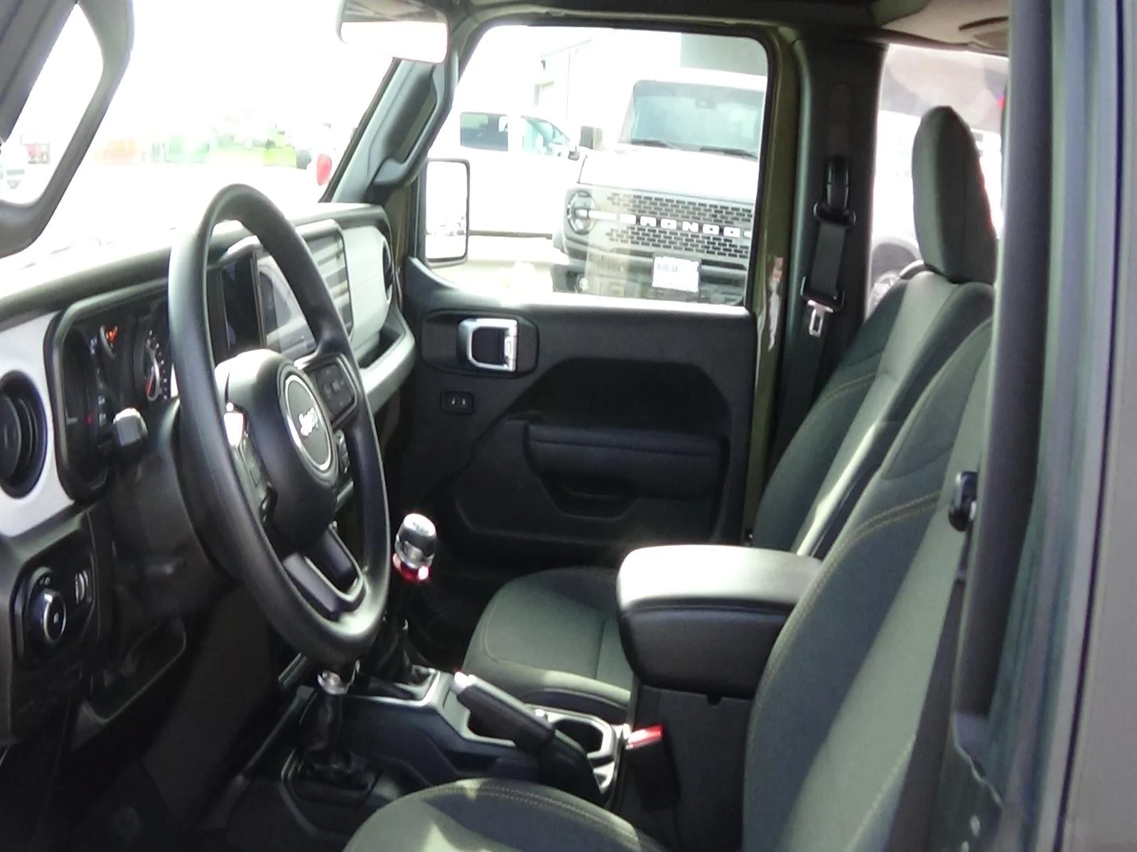 Certified Used 2025  Jeep Sport image 15