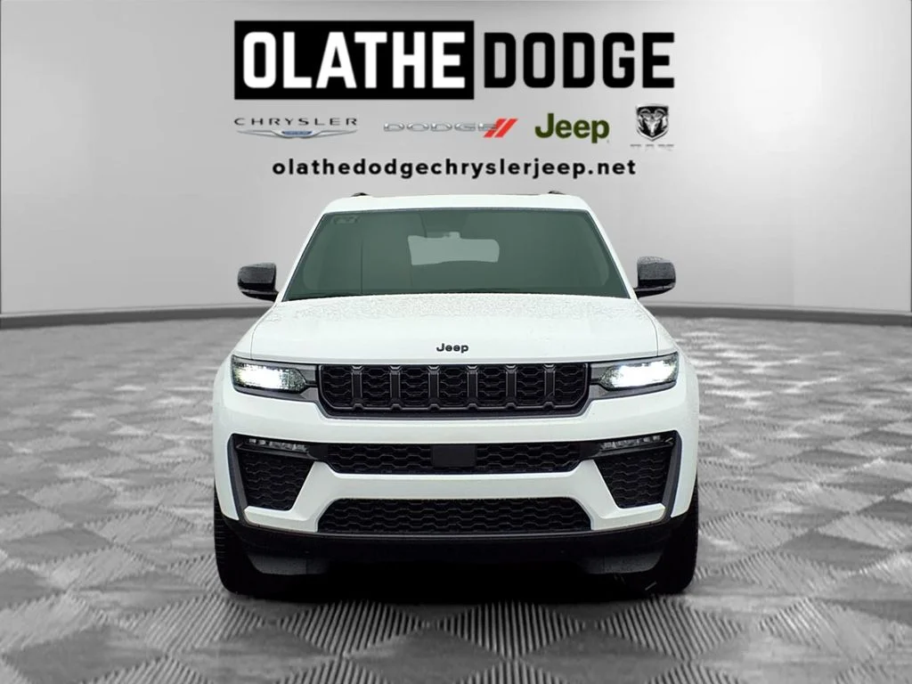 New 2026 Bright White Clear-Coat Exterior Paint Jeep Limited image 31