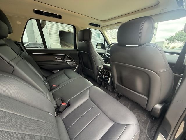 Used 2024  Land Rover SE image 17