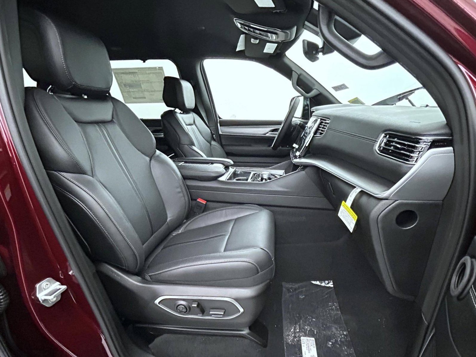 New 2026 Velvet Red Pearl-Coat Exterior Paint Jeep Limited Altitude image 15