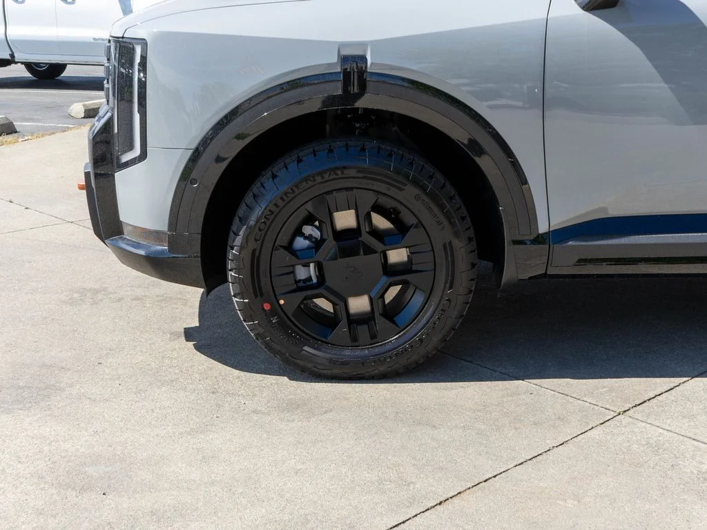 New 2027 Wolf Gray Kia X-PRO SX image 33