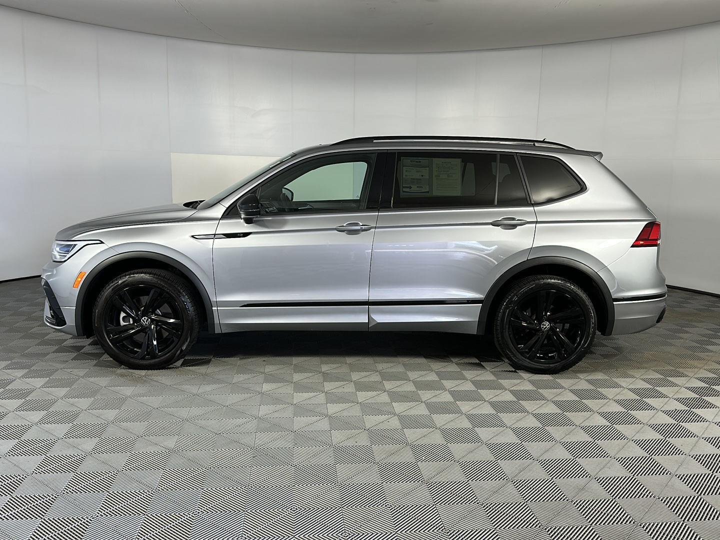Used 2024 Pyrite Silver Metallic Volkswagen SE R-Line Black image 19
