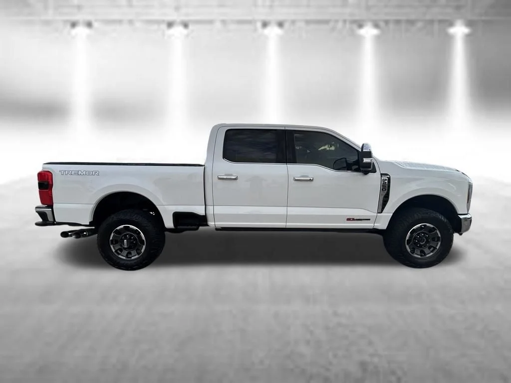 Used 2024 White Metallic Ford King Ranch image 3