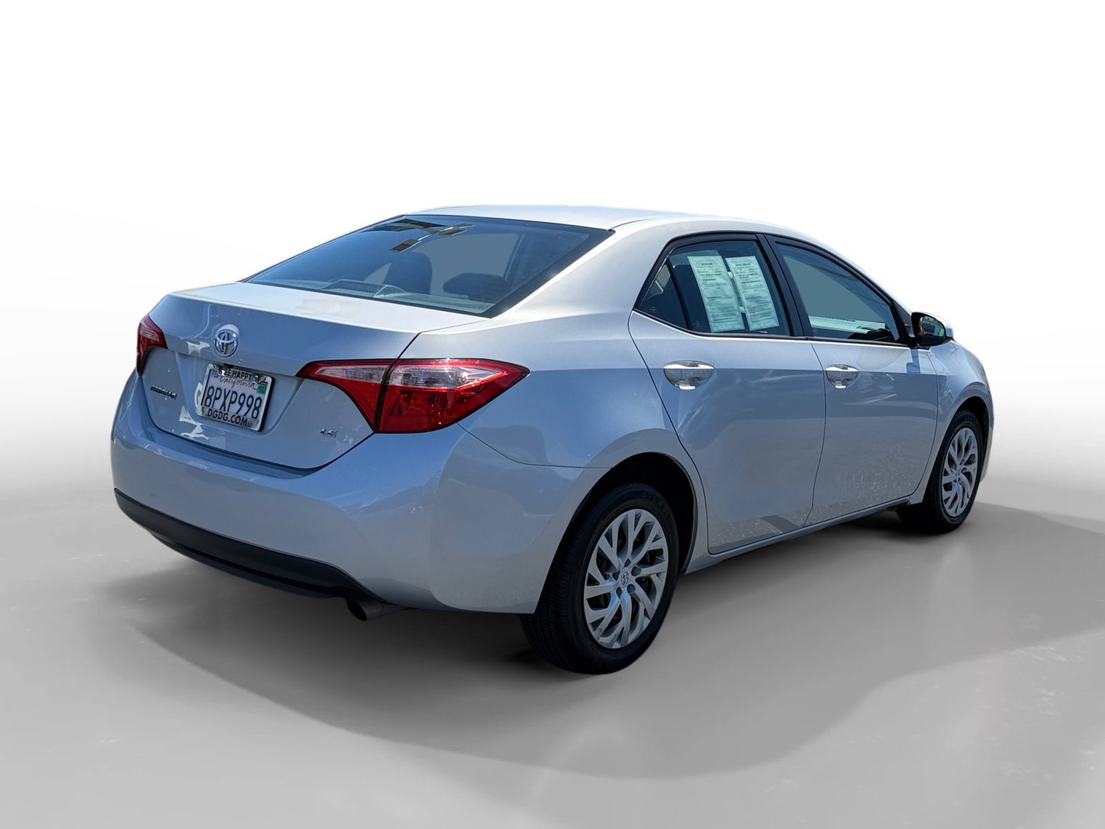 Used 2018 Classic Silver Metallic Toyota LE image 5