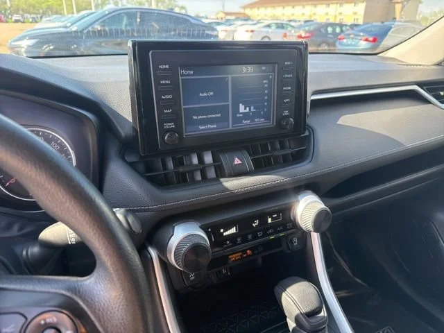 2019 Toyota RAV4 LE - Photo 23