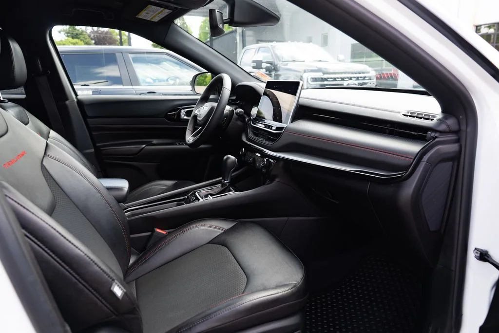 Used 2025 White Jeep Trailhawk image 24