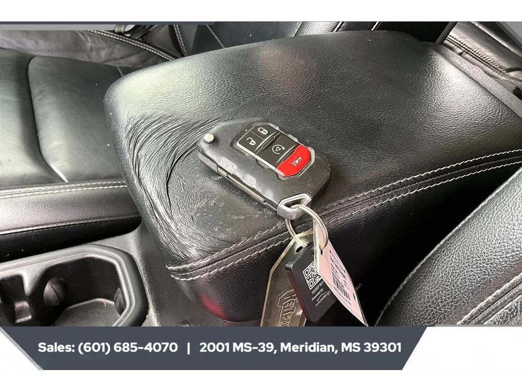 Used 2018 Bright White Clearcoat Jeep Unlimited Sahara image 9