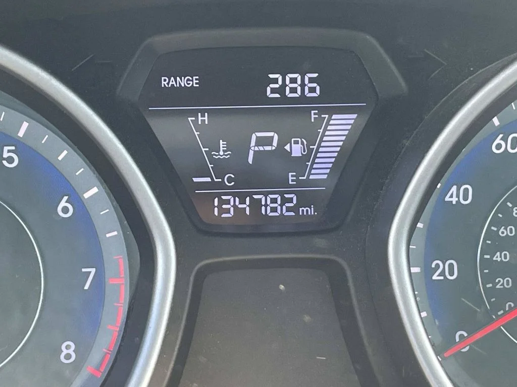 Used 2014 Gray Hyundai SE image 13