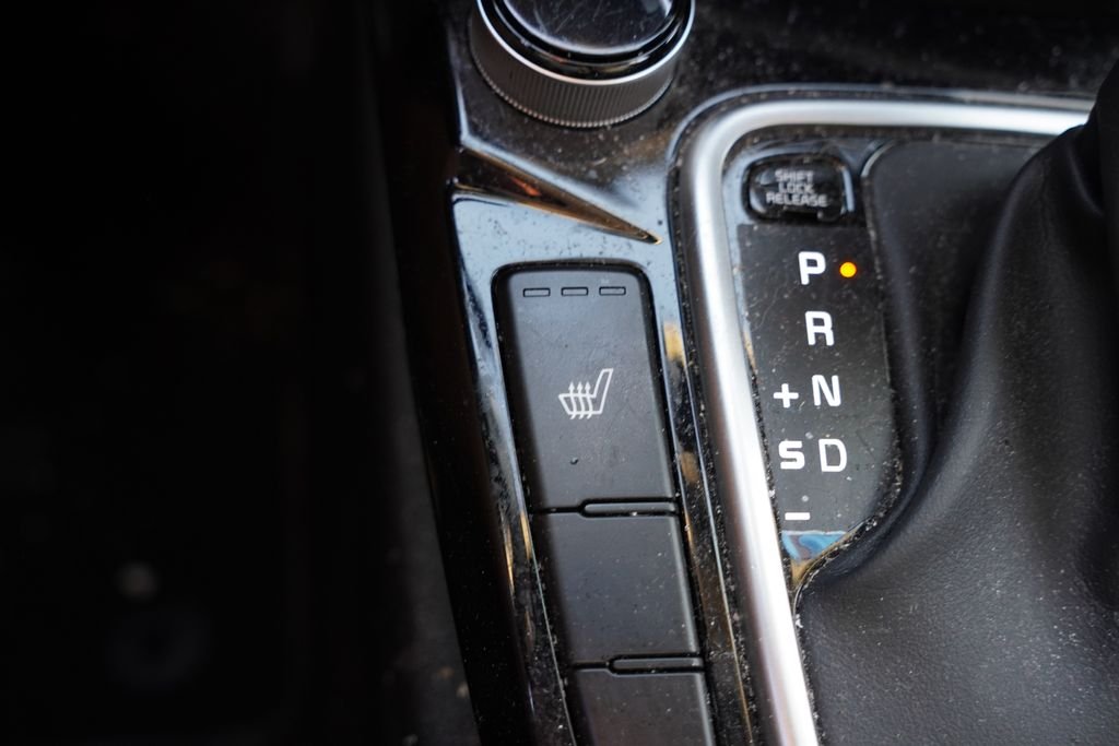 Used 2022 Snow White Pearl Kia EX image 7
