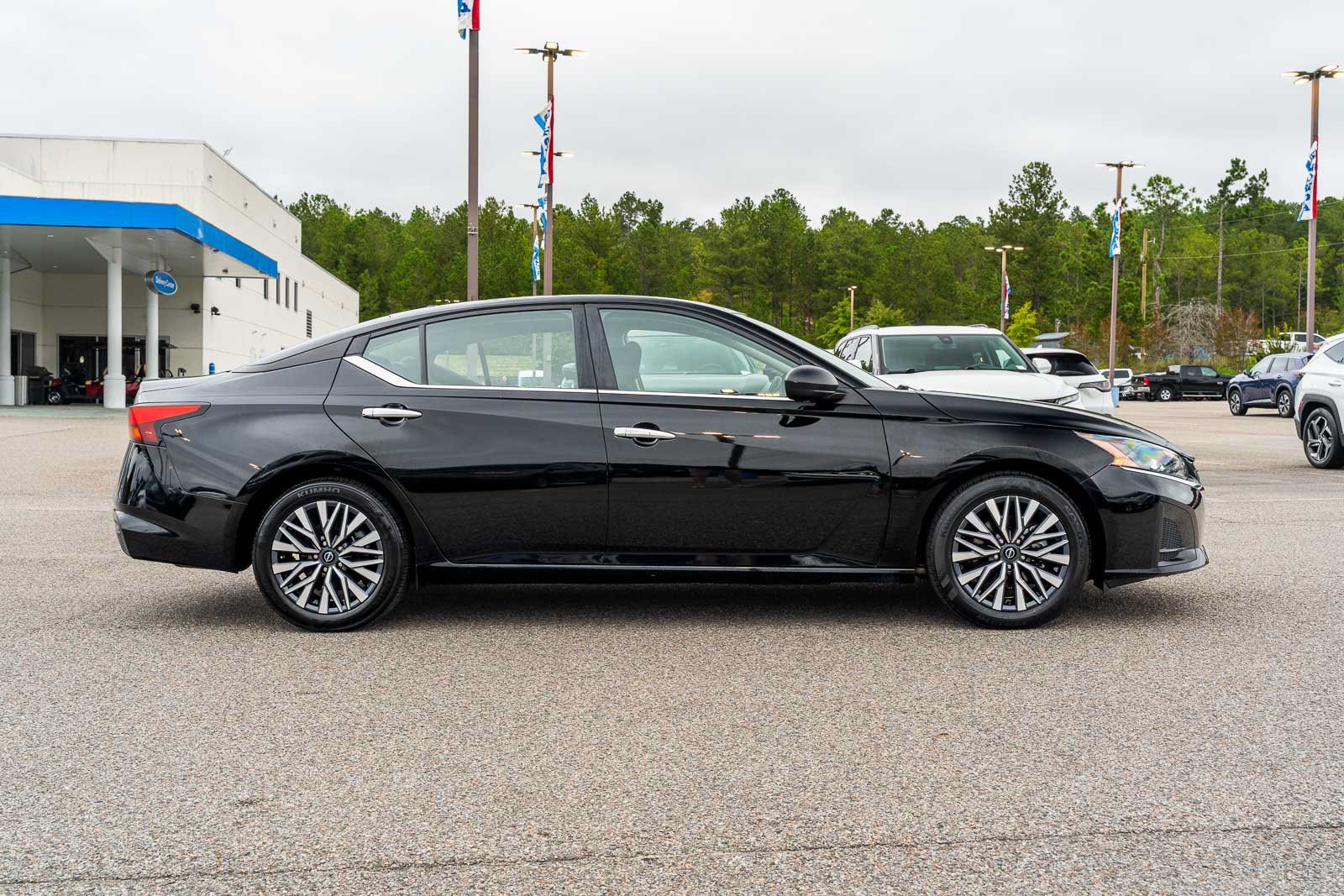 Used 2025 Black Nissan 2.5 SV image 7