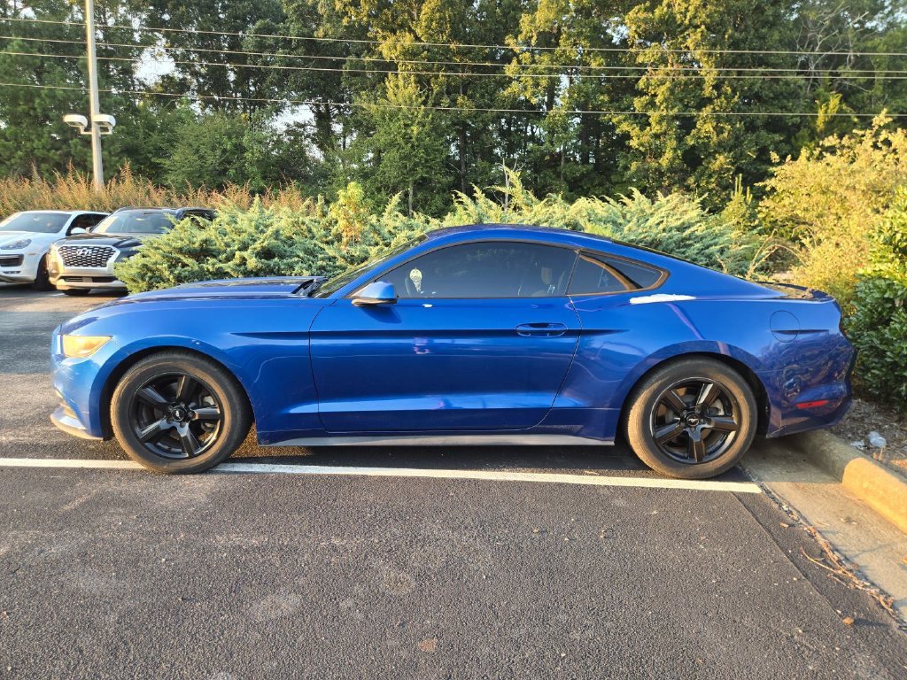 Used 2017 Blue Ford V6 image 4