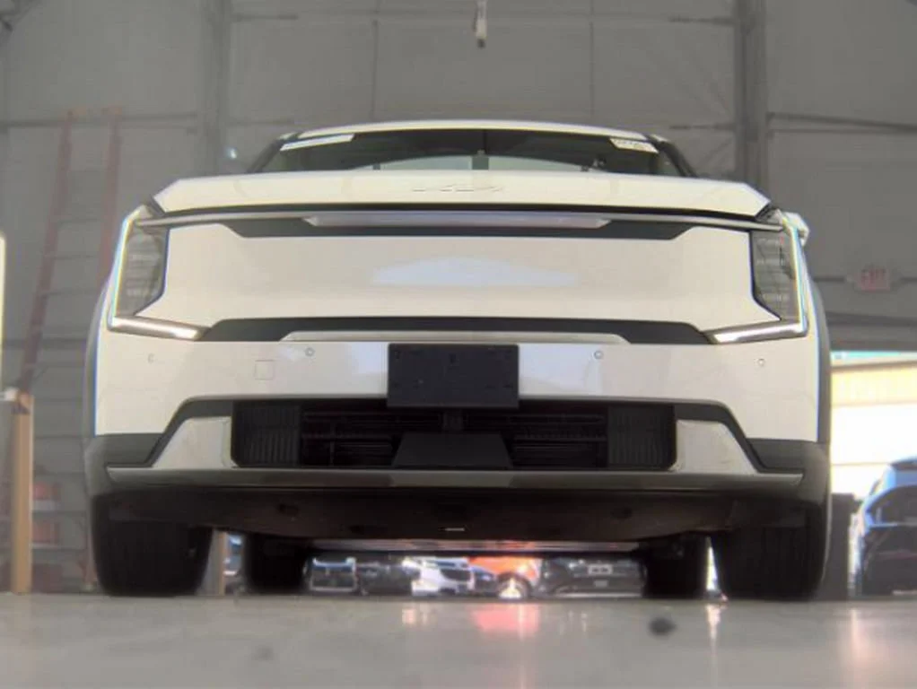 Used 2024 White Kia Light Long Range image 4