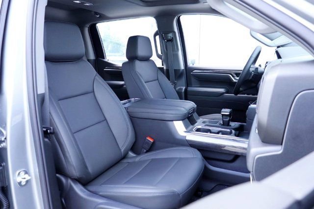 2026 Chevrolet Silverado 1500 LTZ - Photo 15