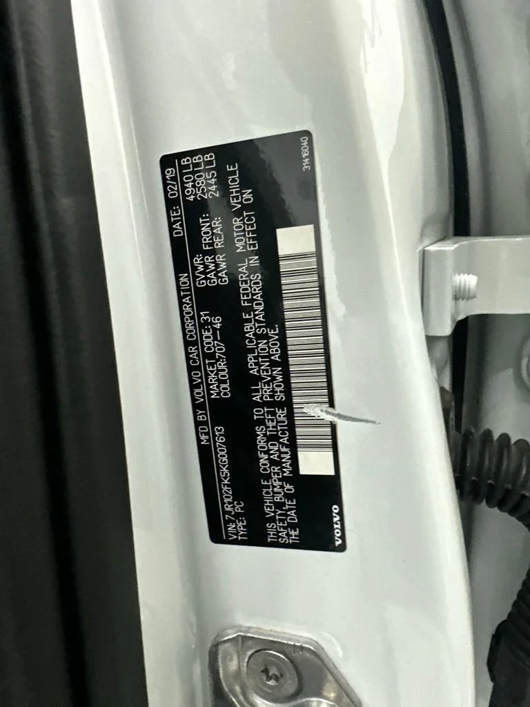 Used 2019 White Volvo T5 Momentum image 29
