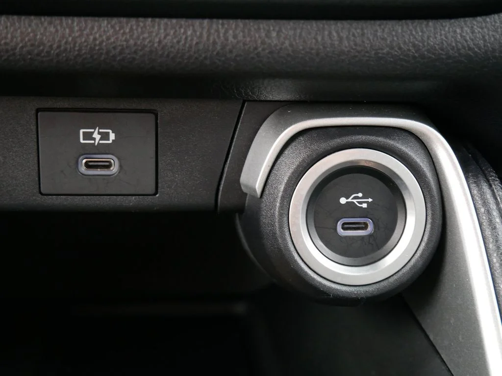 Used 2025  Toyota XLE image 22