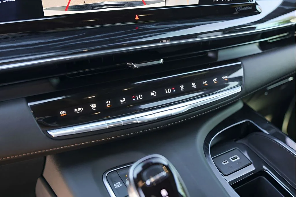 Used 2023 White Cadillac Sport image 18