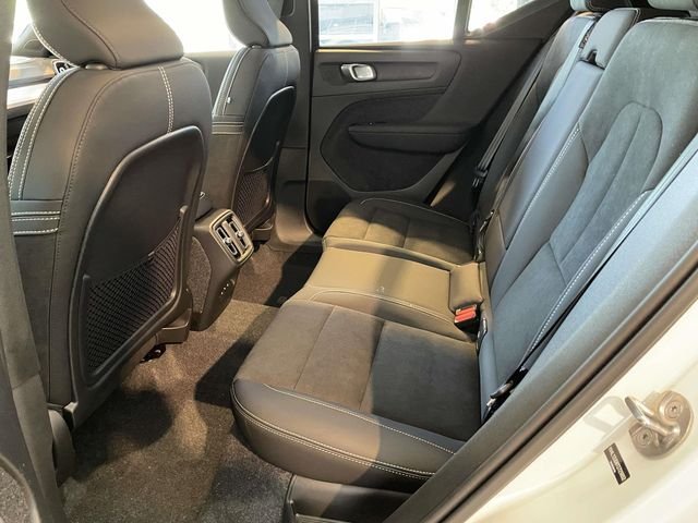 2026 Volvo XC40 Ultra Black Edition - Photo 17