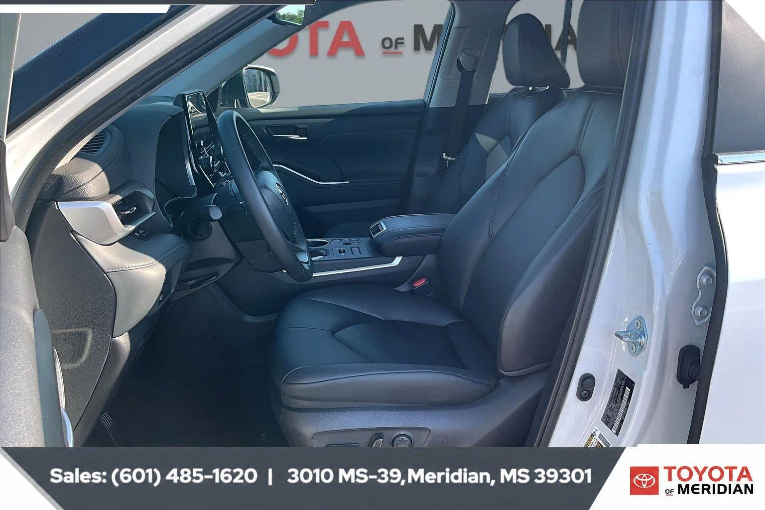 Used 2026 Wind Chill Pearl Toyota XLE image 18