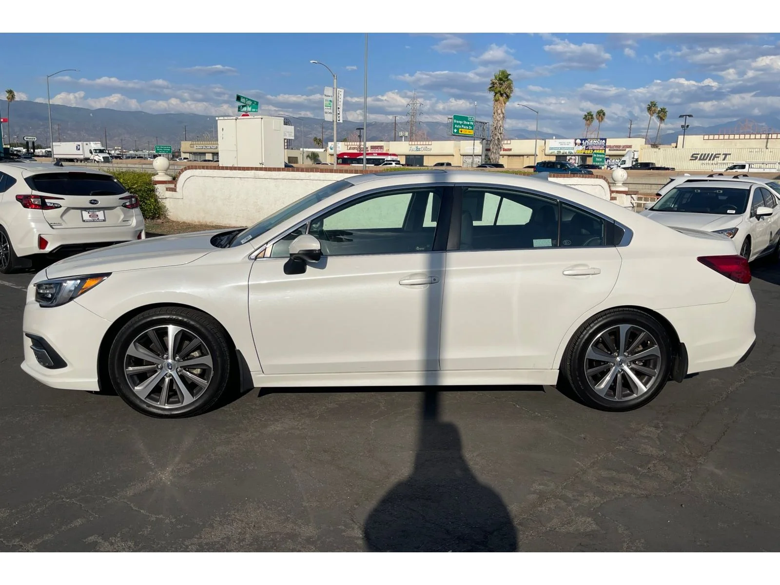 Used 2018 CRYSTAL WHITE PEA Subaru Limited image 2