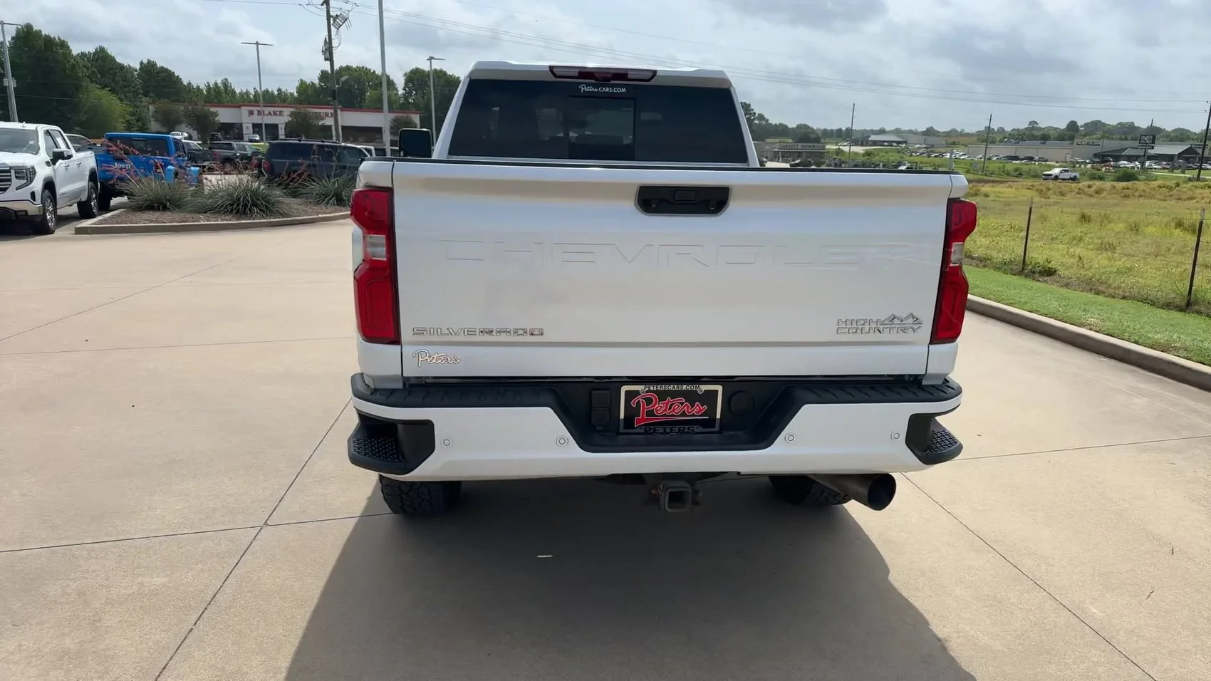 Used 2024 Pearl Chevrolet High Country image 6