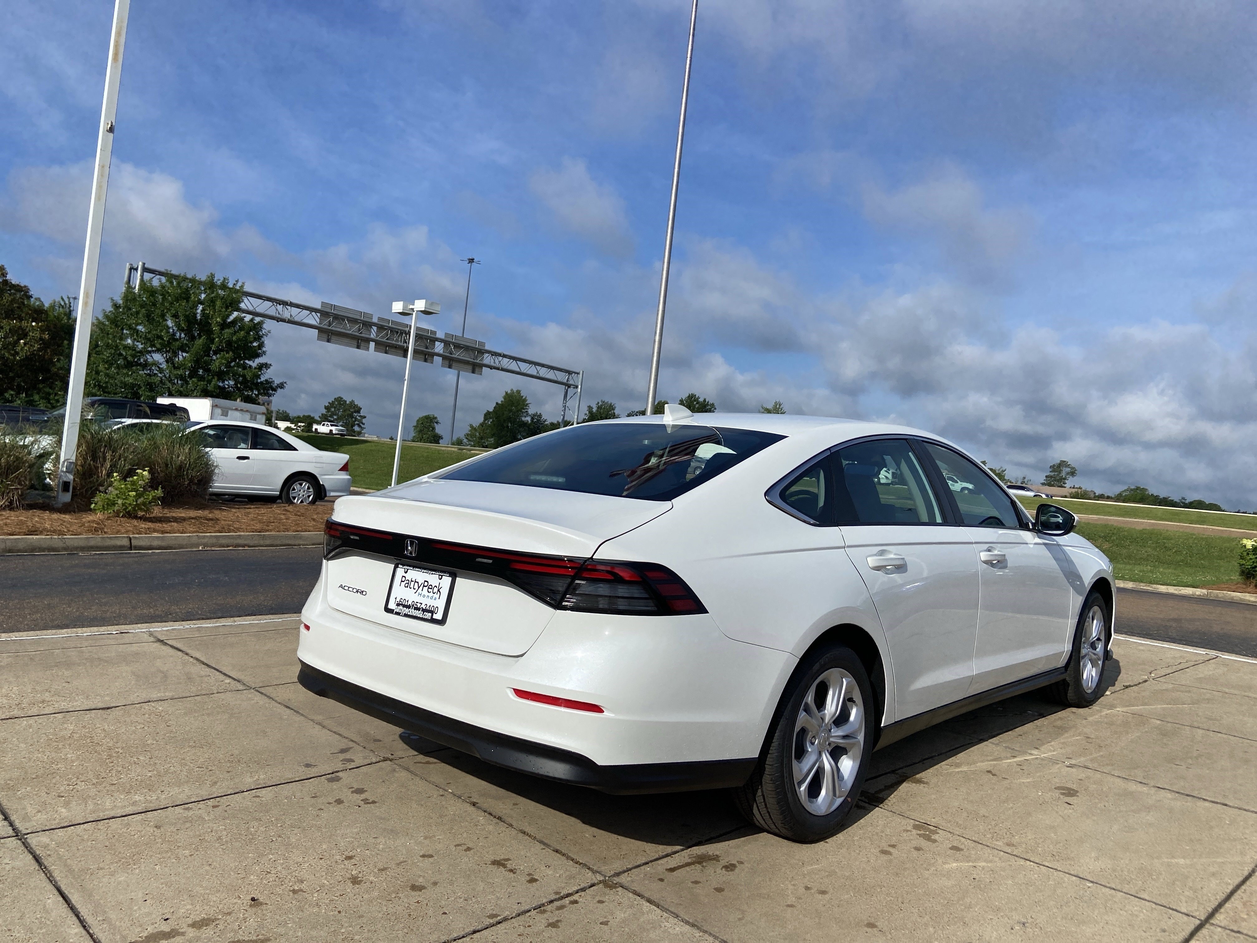 New 2026 Platinum White Pearl Honda LX image 10
