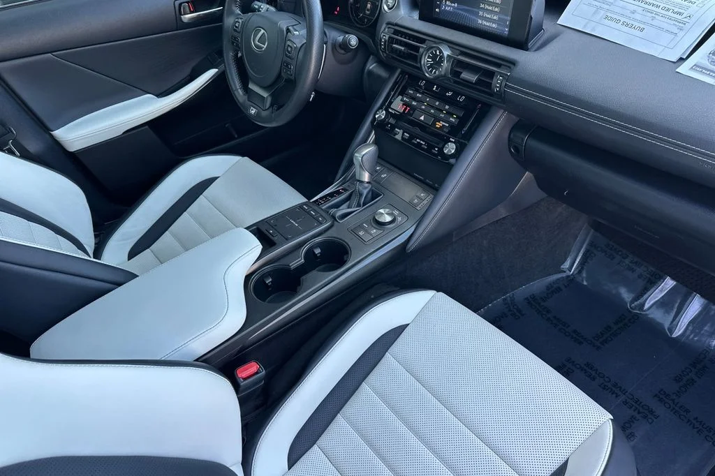 2023 Lexus IS 350 F SPORT - Photo 18