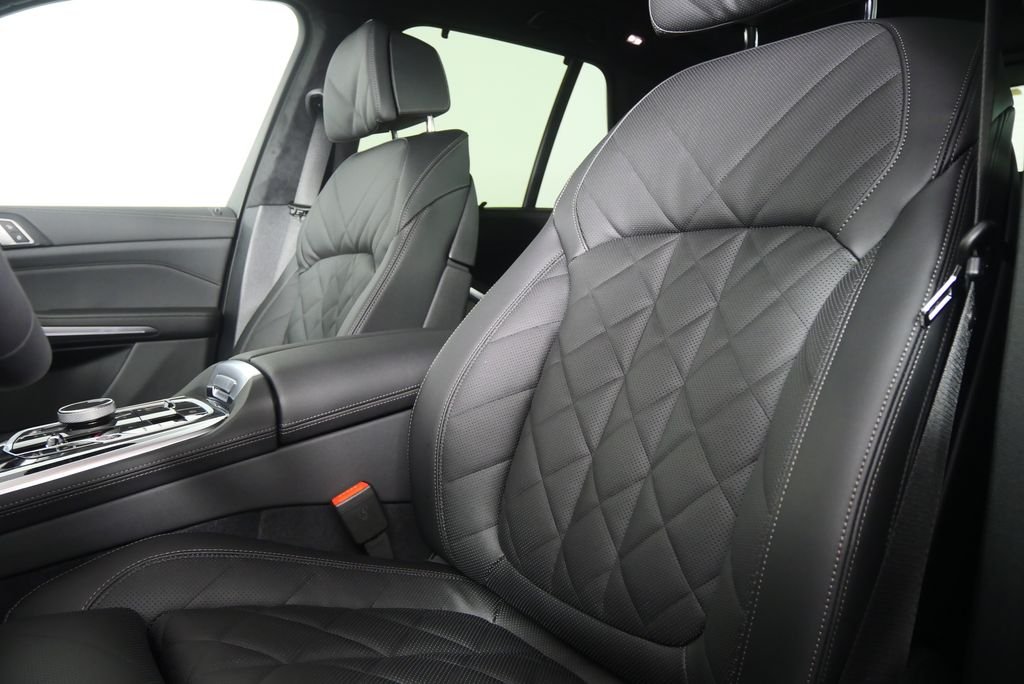 Used 2026 Skyscraper Grey Metallic BMW M60i image 11
