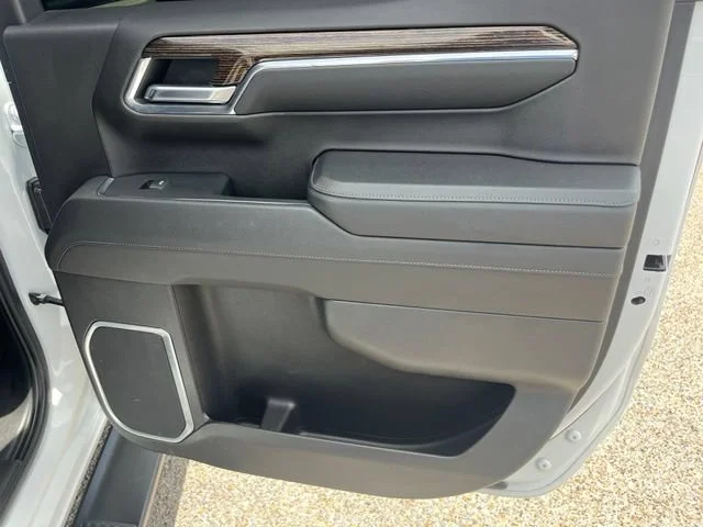 Used 2024 Summit White GMC Elevation image 23
