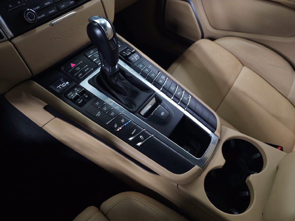 Used 2018 Jet Black Metallic Porsche S image 30