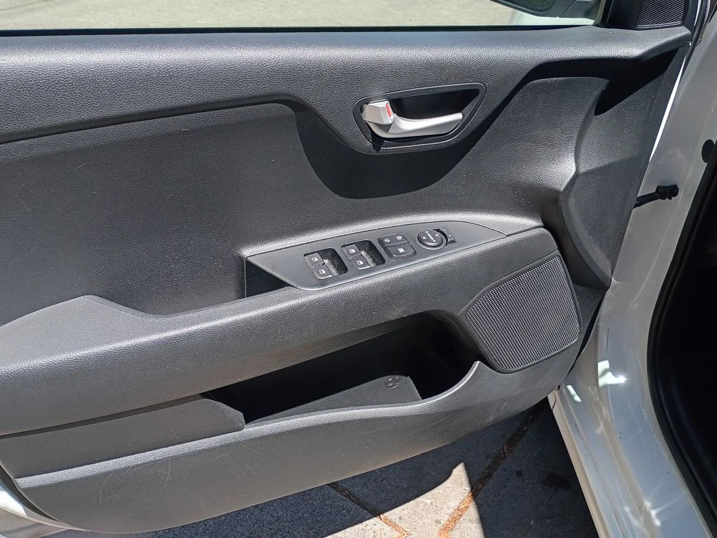 Used 2022 Clear White Kia S image 14