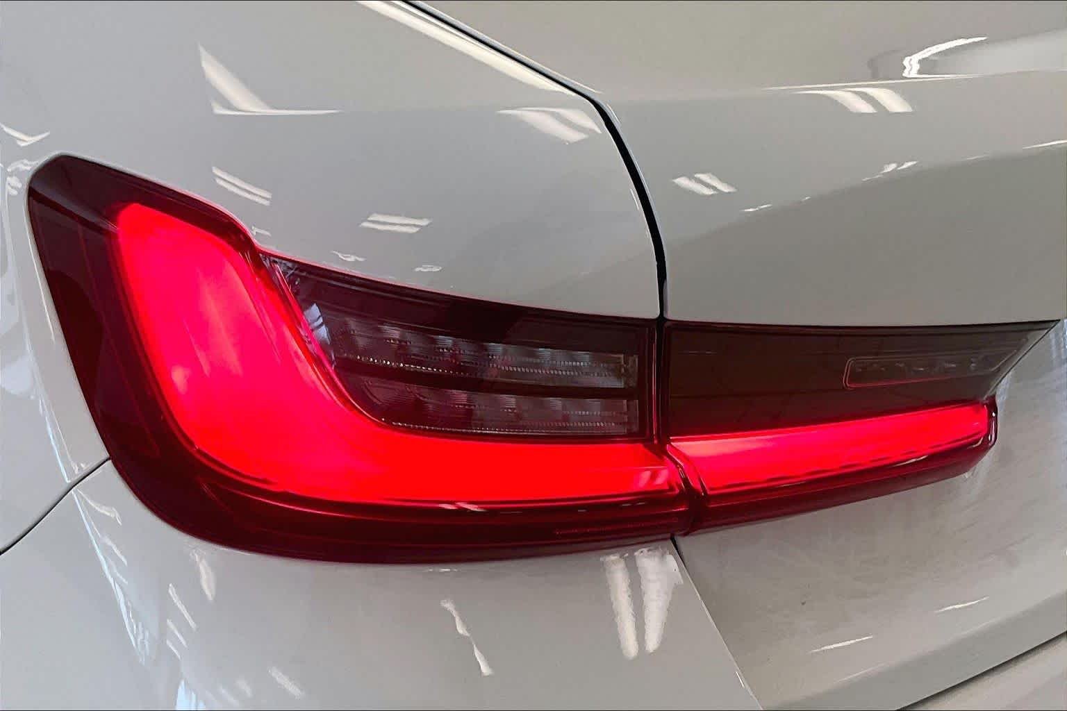 Used 2023 Alpine White BMW 330i image 26