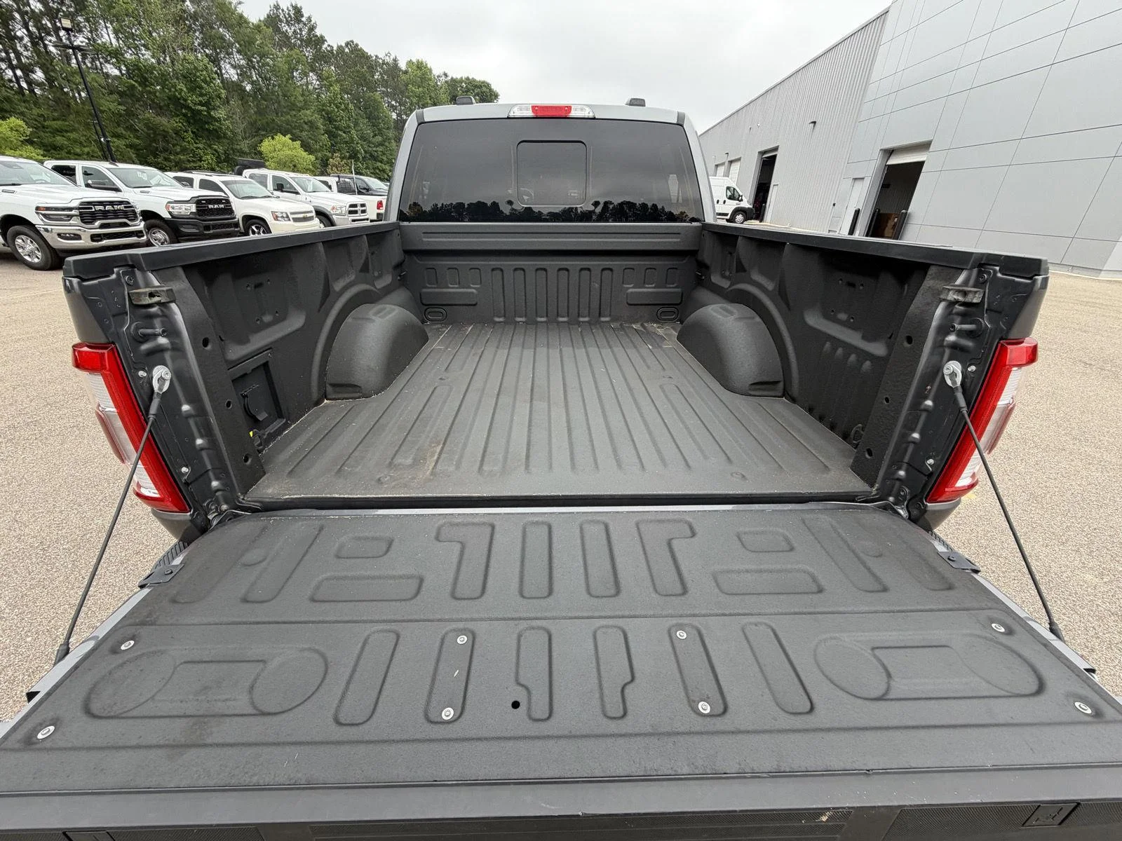 Used 2022 Carbonized Gray Ford LARIAT image 18